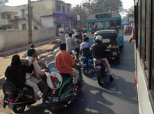 A light traffic scene on the morning ride to HISO