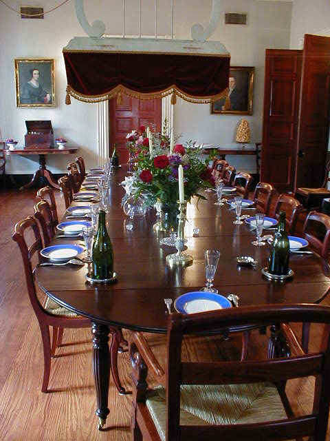 Dining Room2.JPG (205044 bytes)