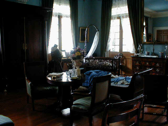 Sitting Room.JPG (56149 bytes)