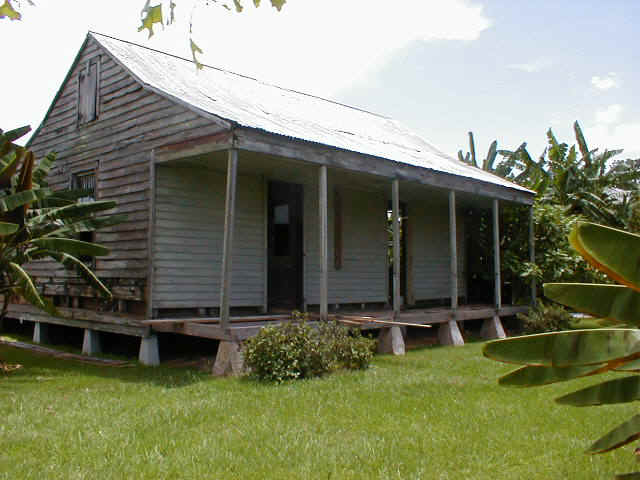 Slave Quarters3.JPG (61852 bytes)